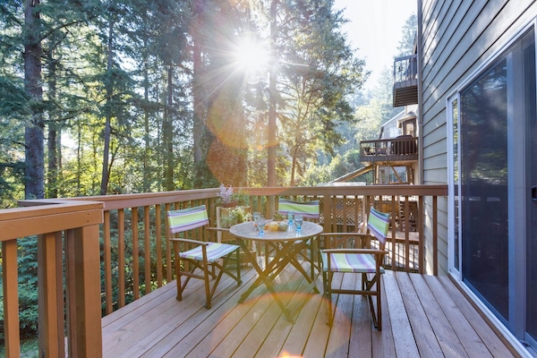 Apartment, 2 Bedrooms, Balcony | Property grounds