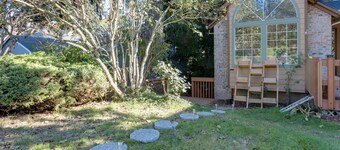 Oregon Jade Lodging- Spacious 2 Bedrooms, Ev Charger, Quite By Stream