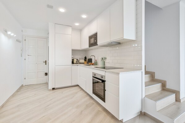 Fridge, microwave, oven, dishwasher