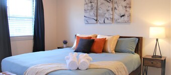Pittsburgh Delight - Cozy 2B/1B Apt w/ Private Parking, Second Floor Unit