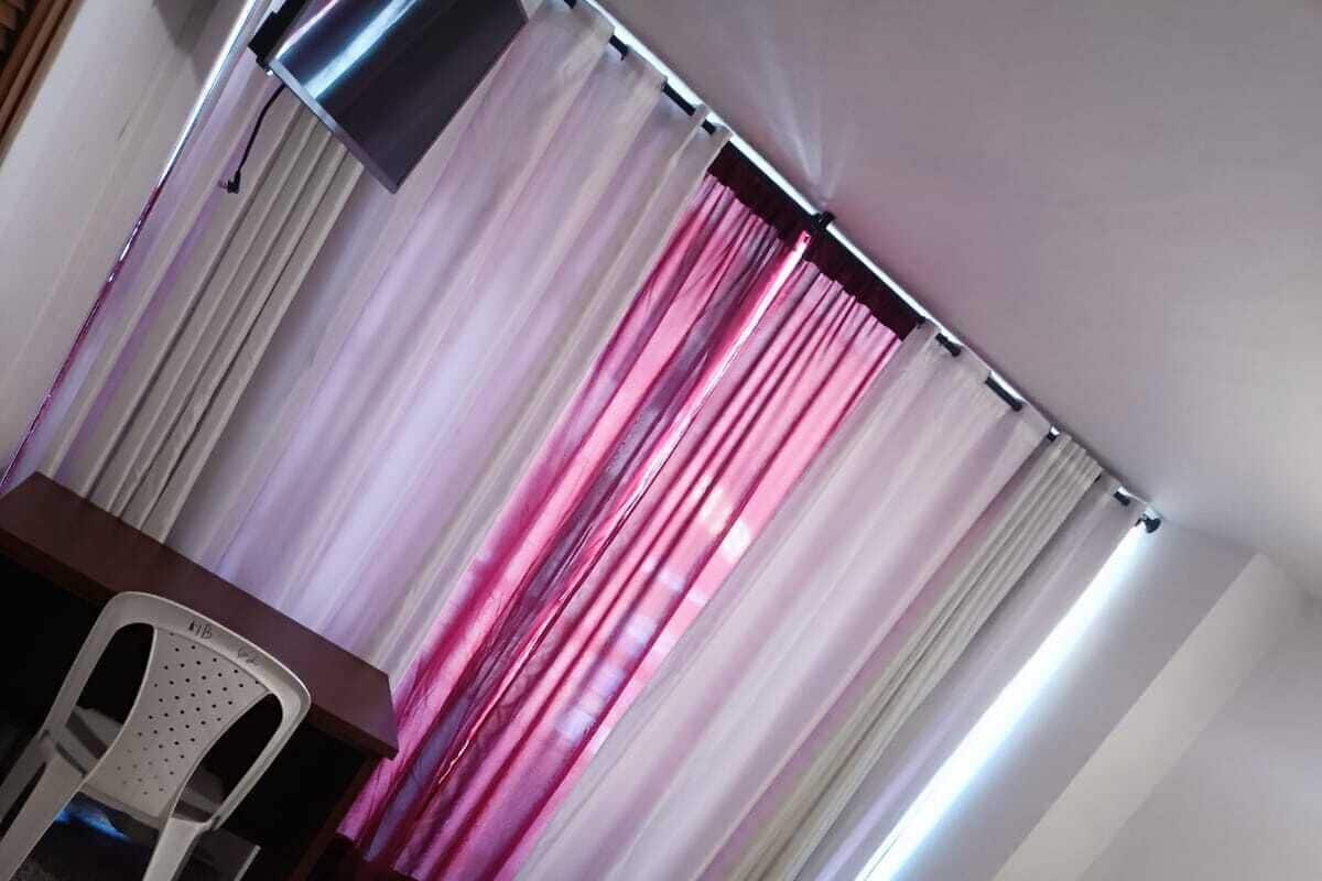 Quarto casal standard | Roupas de cama premium, camas com colchões pillow-top, escrivaninha