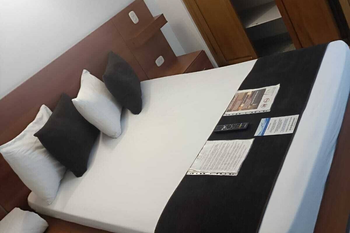 Quarto standard, 1 cama de solteiro | Roupas de cama premium, camas com colchões pillow-top, escrivaninha