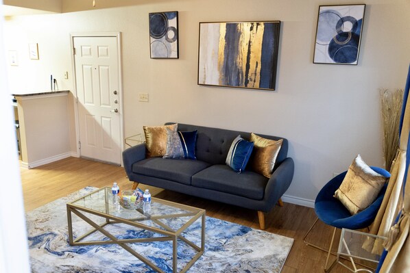 Living area - Golden Royale Hideaway (Midland)