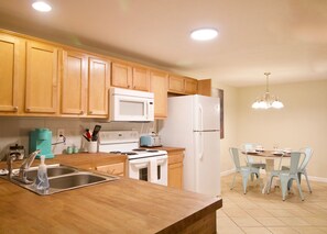 Private kitchen - Walk to Liberty U Guest House! (Lynchburg)