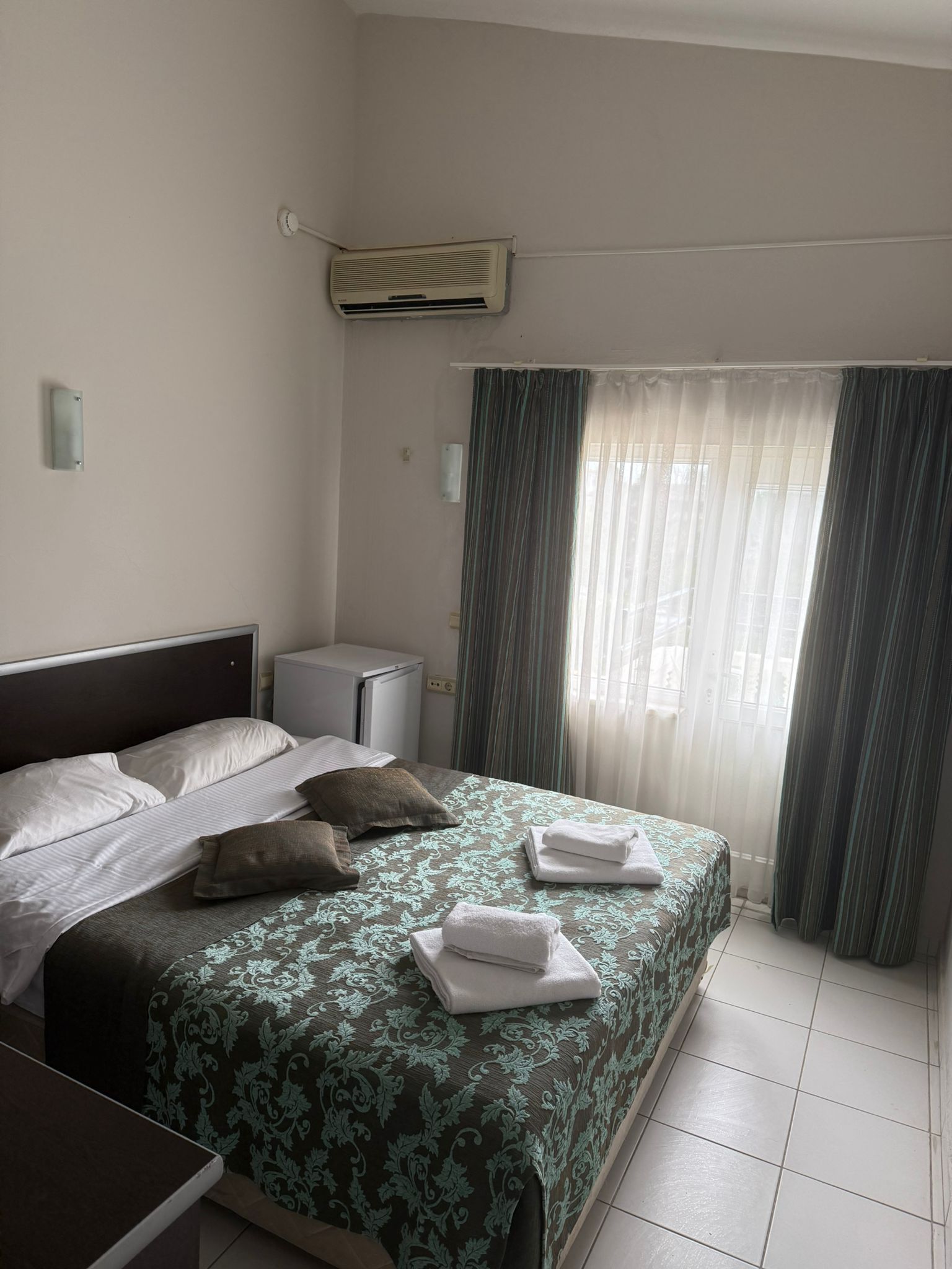 Minibar, iron/ironing board, WiFi