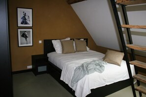 3 habitaciones, tabla de planchar con plancha, wifi y ropa de cama 