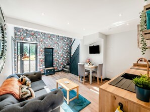 Unclassified image, 2 of 14, button