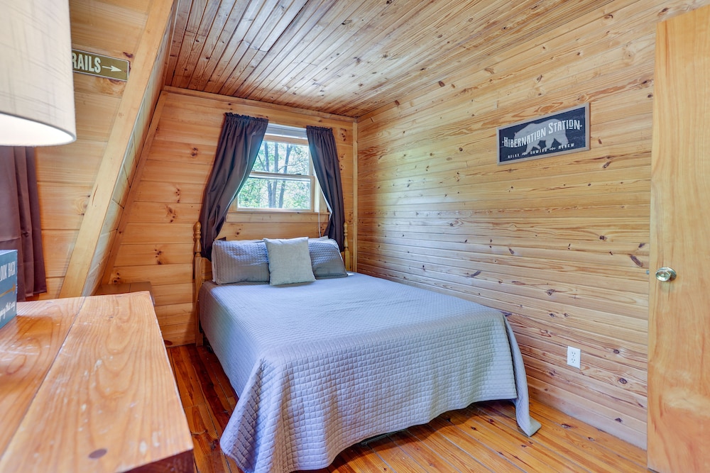 Room, Comfy Taswell Cabin Rental - Community Amenities!