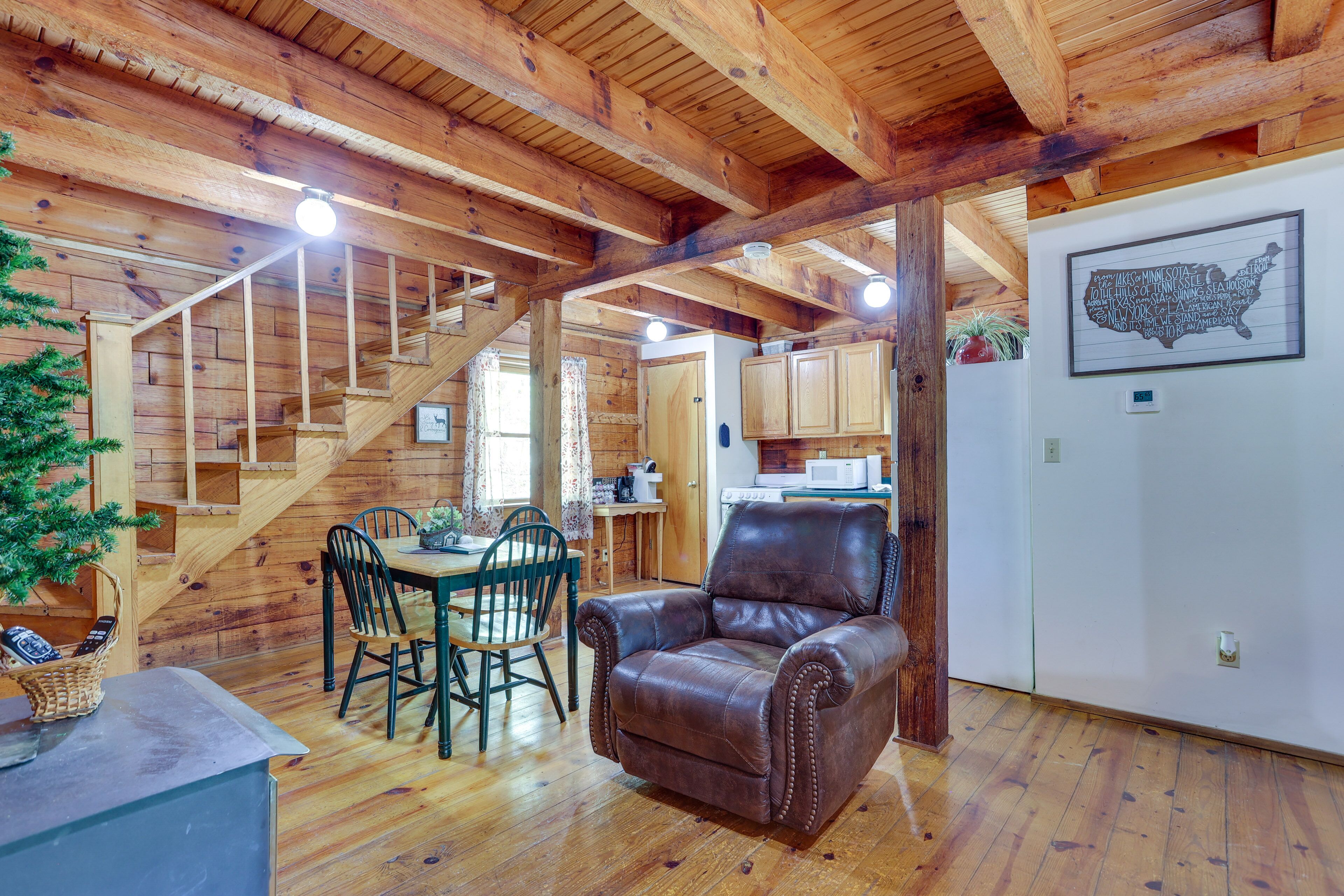 Comfy Taswell Cabin Rental - Community Amenities!