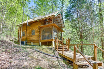 Vacation Rental Near Lake Patoka with Hot Tub!