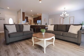 Smart TV - Close to Town with a Remote Feel, Wooded View (Oroville)