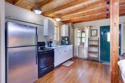 Cozy Indiana Cabin Rental w/ Private Porch & Grill