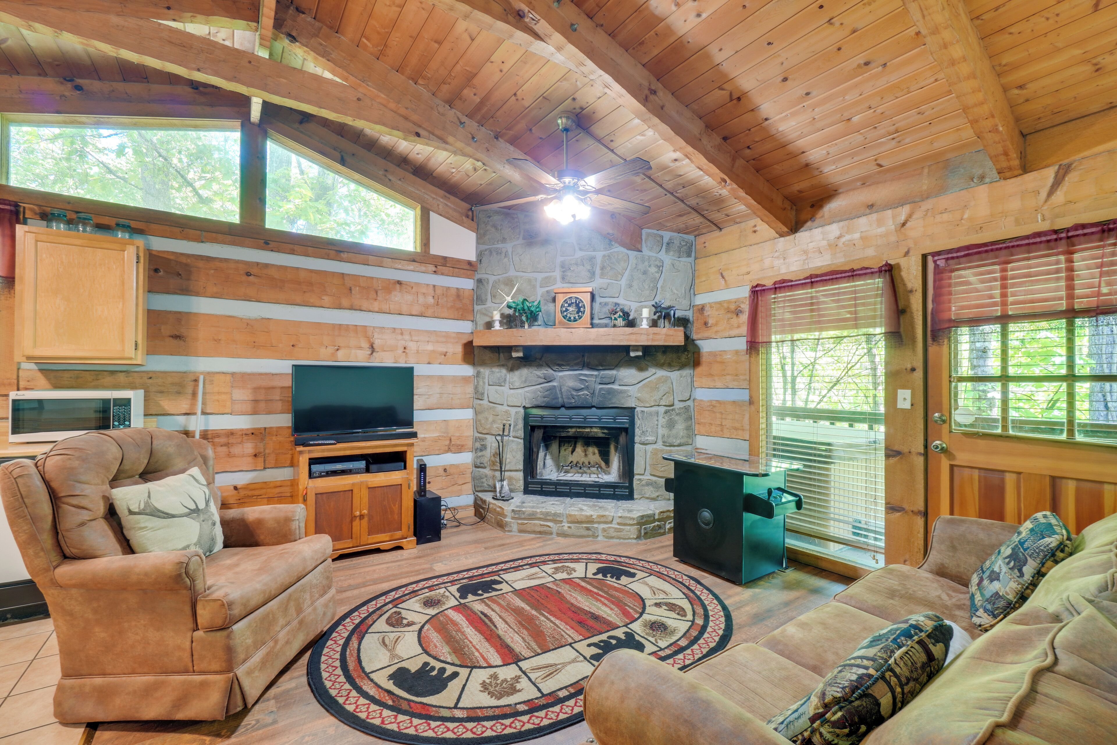 TV, fireplace