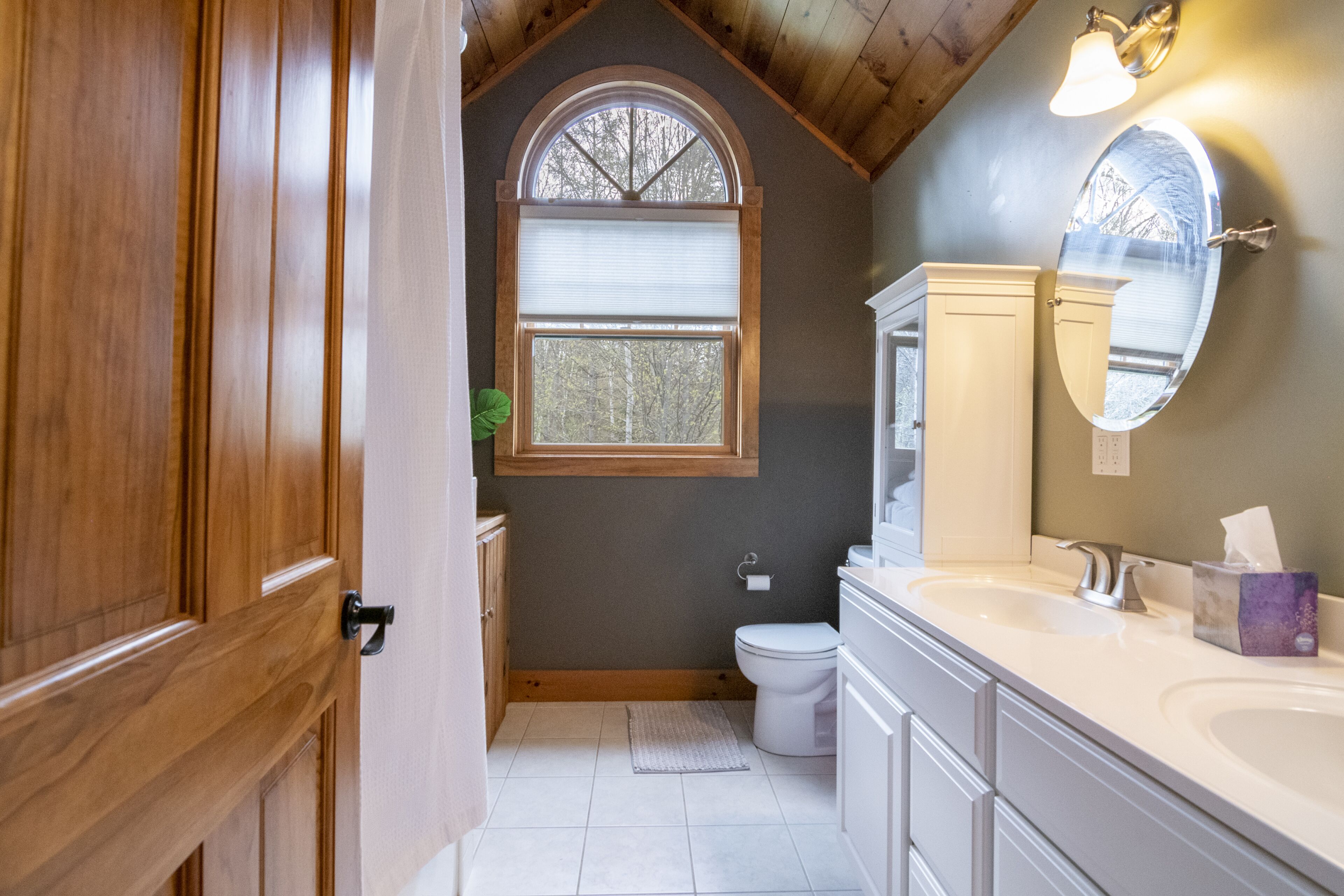 Pine Trails Lodge- STR  00026