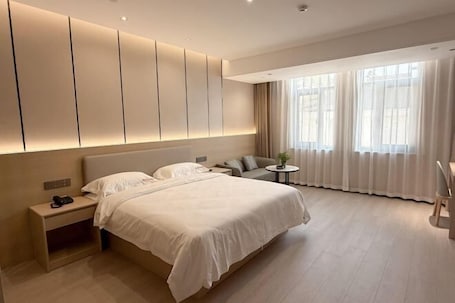 Room. Shitai New Century Hotel