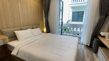 Basic Double Room | In-room safe, desk, blackout curtains, soundproofing