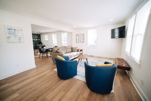 Living area - SoKno Bungalow*Walk to Downtown (Knoxville)