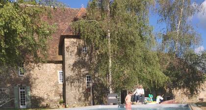 Historical Family ChĂąteau W/priv Pool, Hidden Gem! Close to Amenities