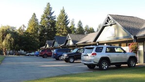 Unclassified image, 2 of 29, button - New Horizon Motel (Christina Lake)