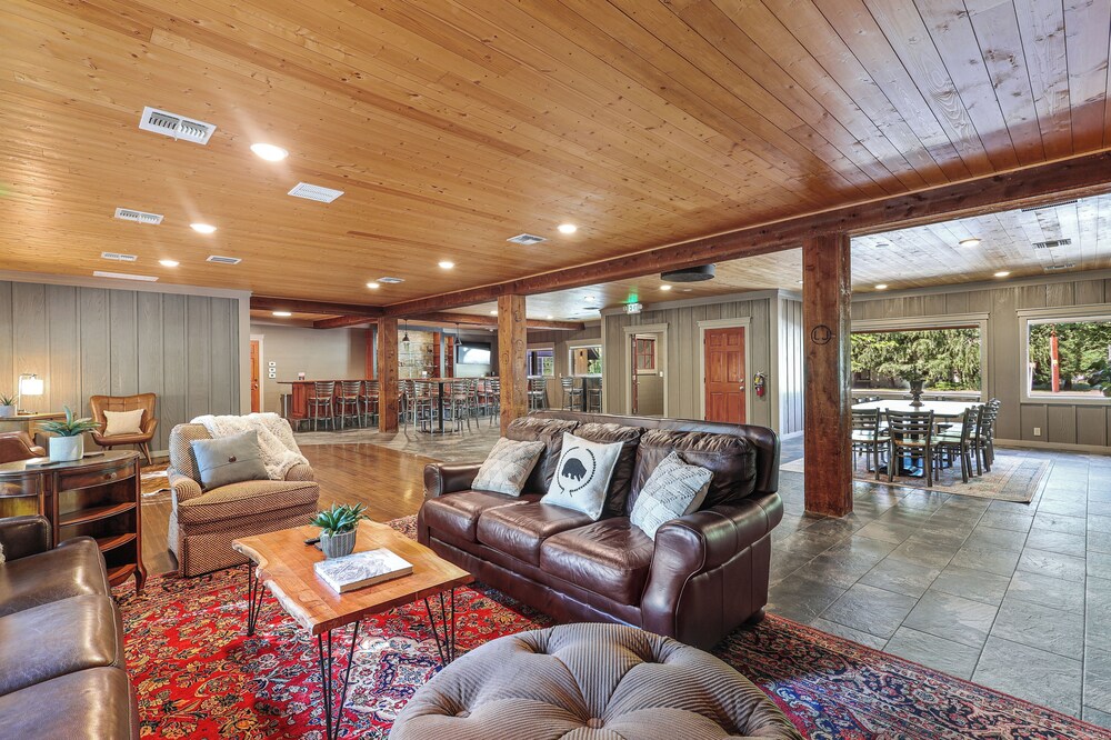Cedar Cabin + Mt Shasta View + 3br/2ba - sleeps 12
