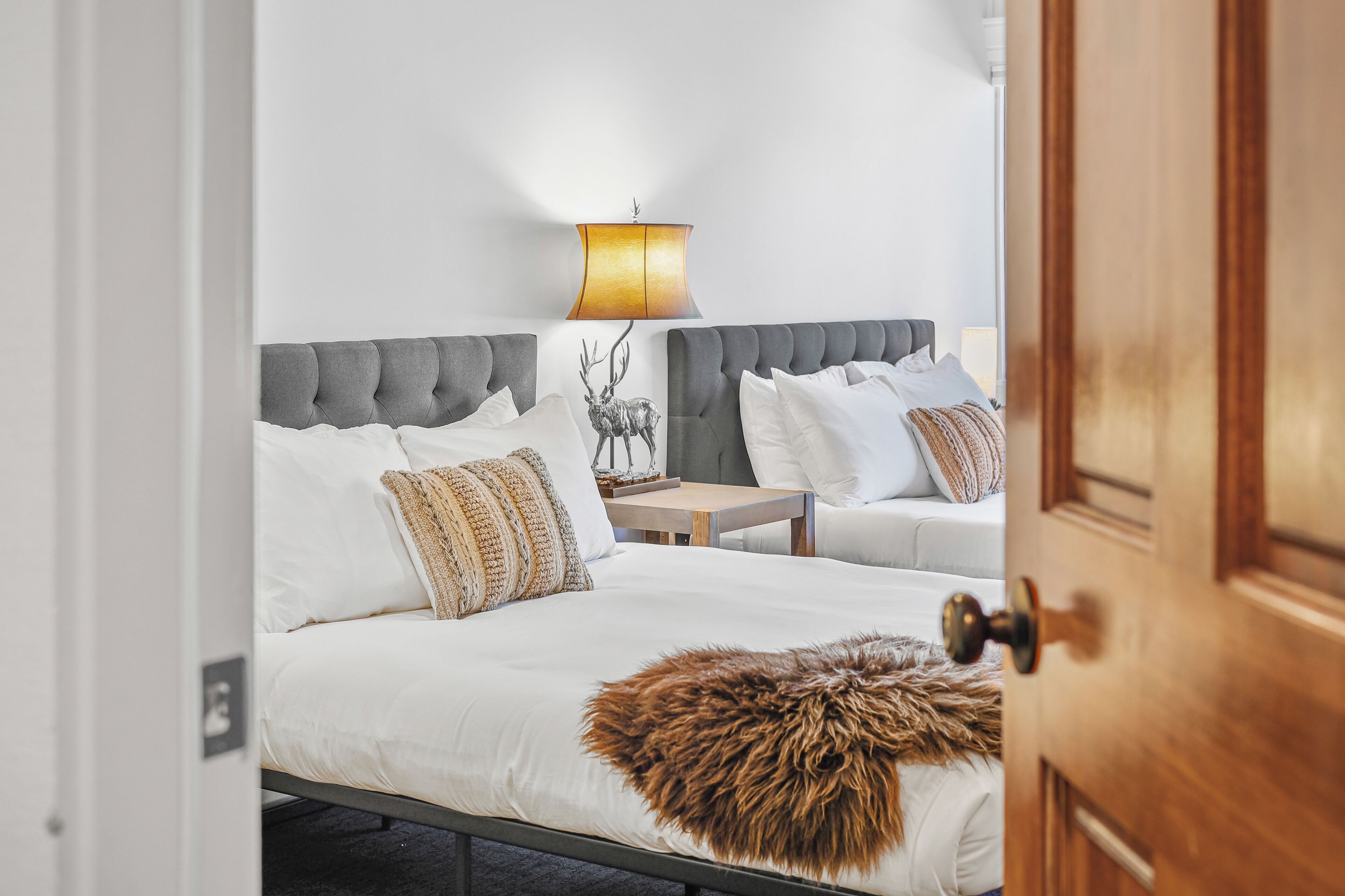 Cedar Cabin + Mt Shasta View + 3br/2ba - sleeps 12