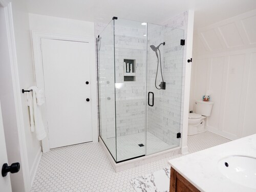 Mid-Century Modern - 3600sqft - 1 Mile to CBD
Historic Surroundings, Walk to CBD