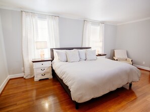 3 bedrooms, desk, iron/ironing board, travel cot
