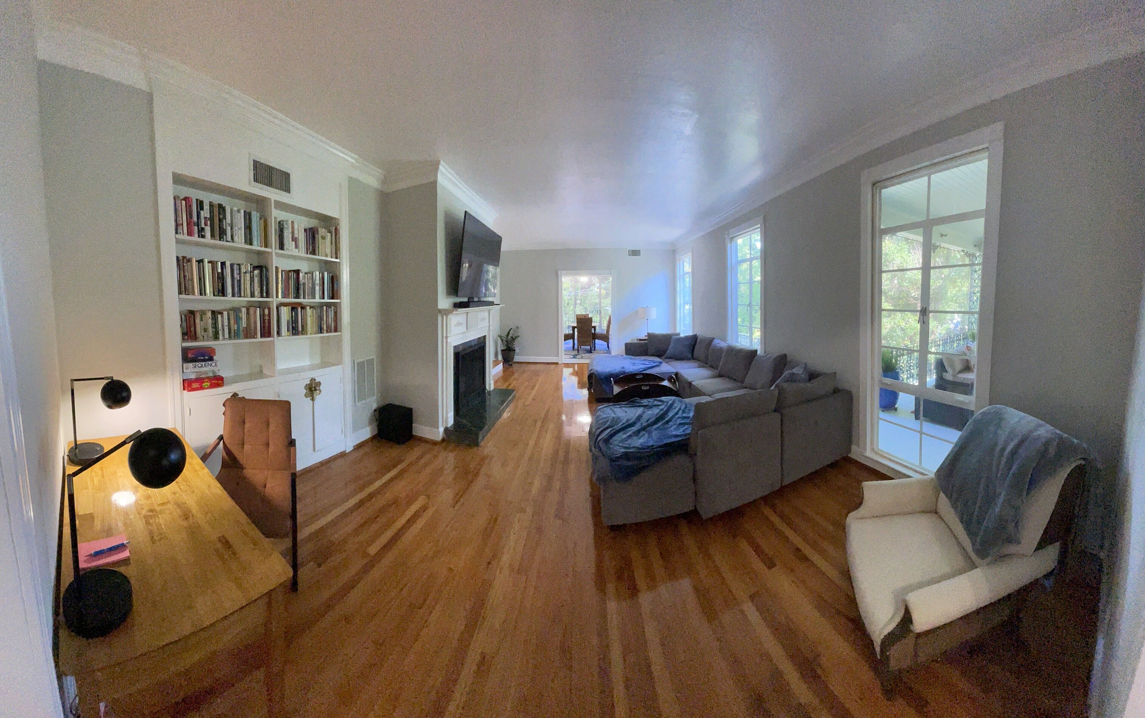 Mid-Century Modern - 3600sqft - 1 Mile to CBD
Historic Surroundings, Walk to CBD