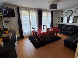 Smart TV, table football - Grande Maison Familiale Proche Paris /roissy/le Bourget (Le Blanc-Mesnil)