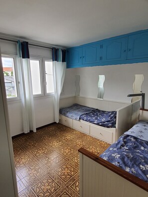 5 bedrooms, iron/ironing board, travel cot, free WiFi - Grande Maison Familiale Proche Paris /roissy/le Bourget (Le Blanc-Mesnil)