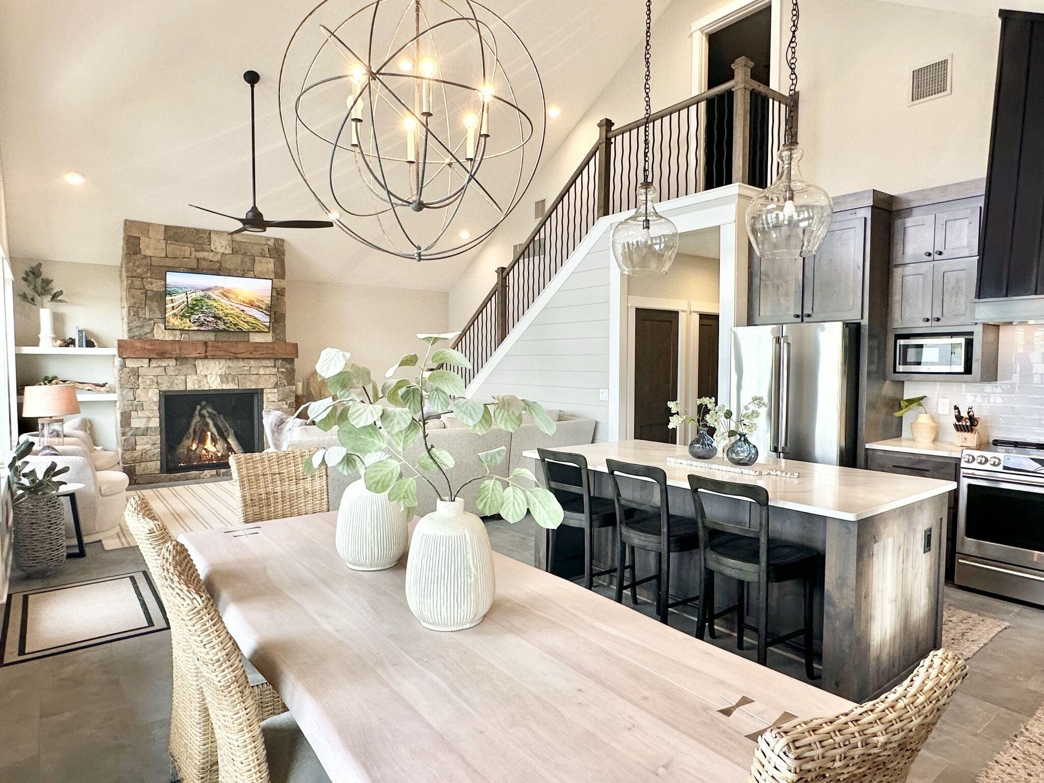 Luxury Family Retreat - New Lakefront Home on calm cove - Private Dock - Firepit