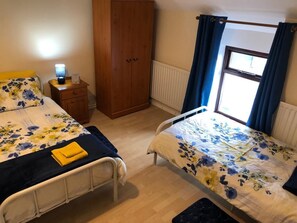 2 bedrooms, iron/ironing board, free WiFi, bed sheets