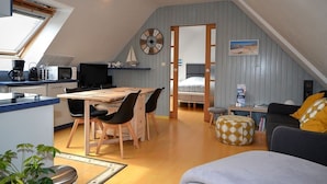 A compact, modern apartment with a kitchenette, a dining area, and a living space. - Les Palmiers D'armor (Penvénan)