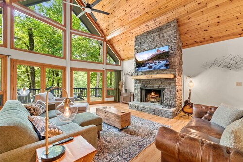 Riverview Retreat - Hot Tub - River Front