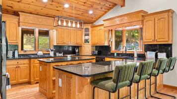 KĂŒhlschrank, Mikrowelle, Ofen, Herdplatte