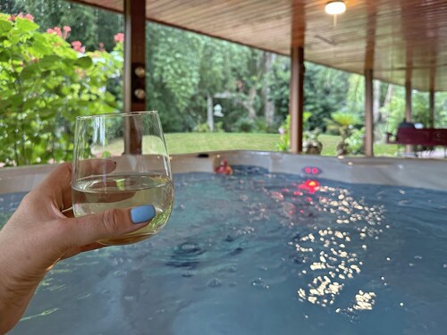 Tropical Paradise! Hammock*NEW Hot Tub*Swing*Foosball