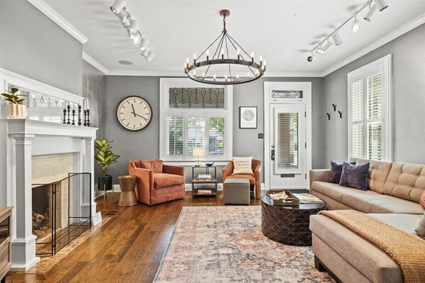 Immagine non classificata, 1 di 37, pulsante