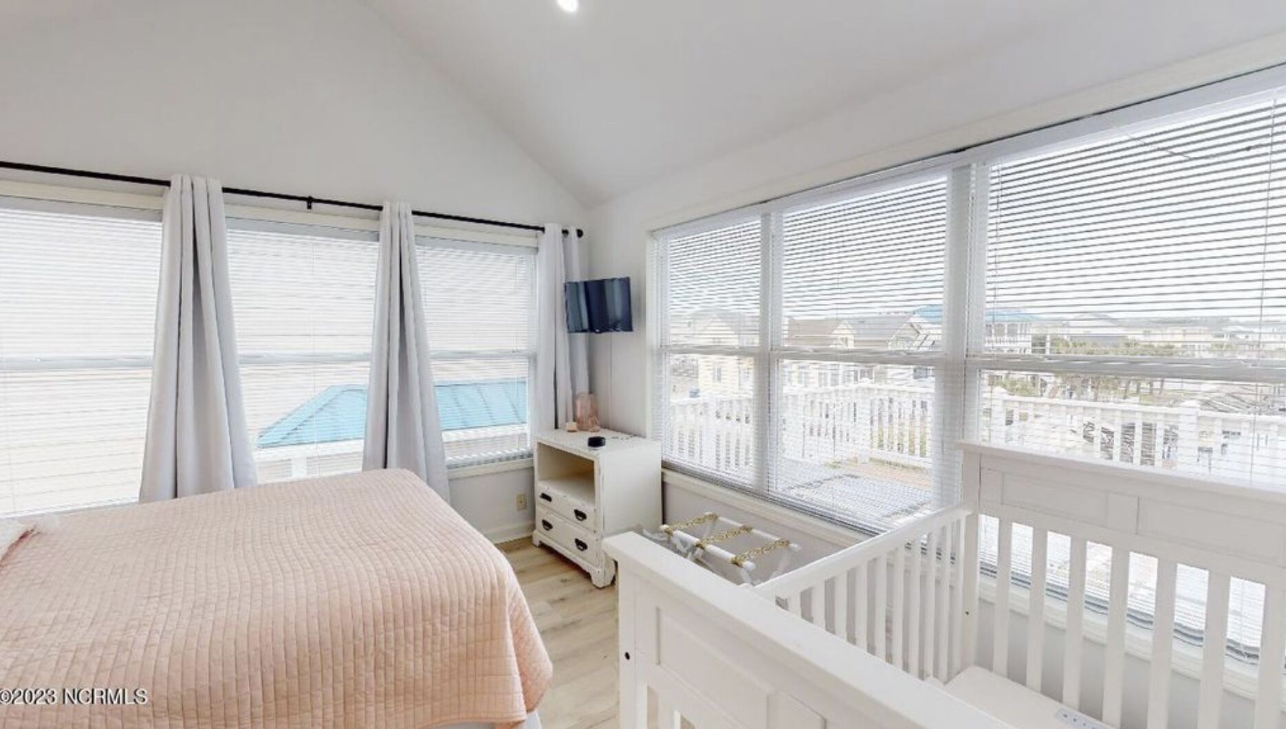 4 soverom, skrivebord, reiseseng for barn og wi-fi