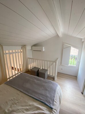 3 chambres, fer et planche à repasser