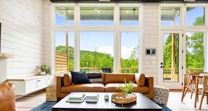 Newly Built Alpine Cabin 2023 - Mountain Views + Walk To Town - Hot Tub