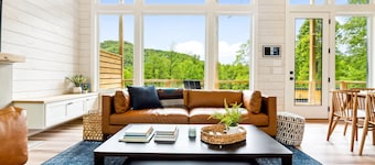 Newly Built Alpine Cabin 2023 - Mountain Views + Walk To Town - Hot Tub