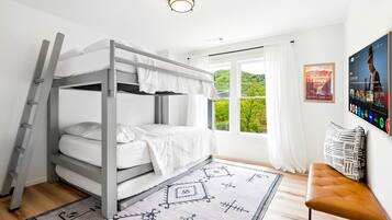 3 bedrooms, desk, iron/ironing board, travel crib