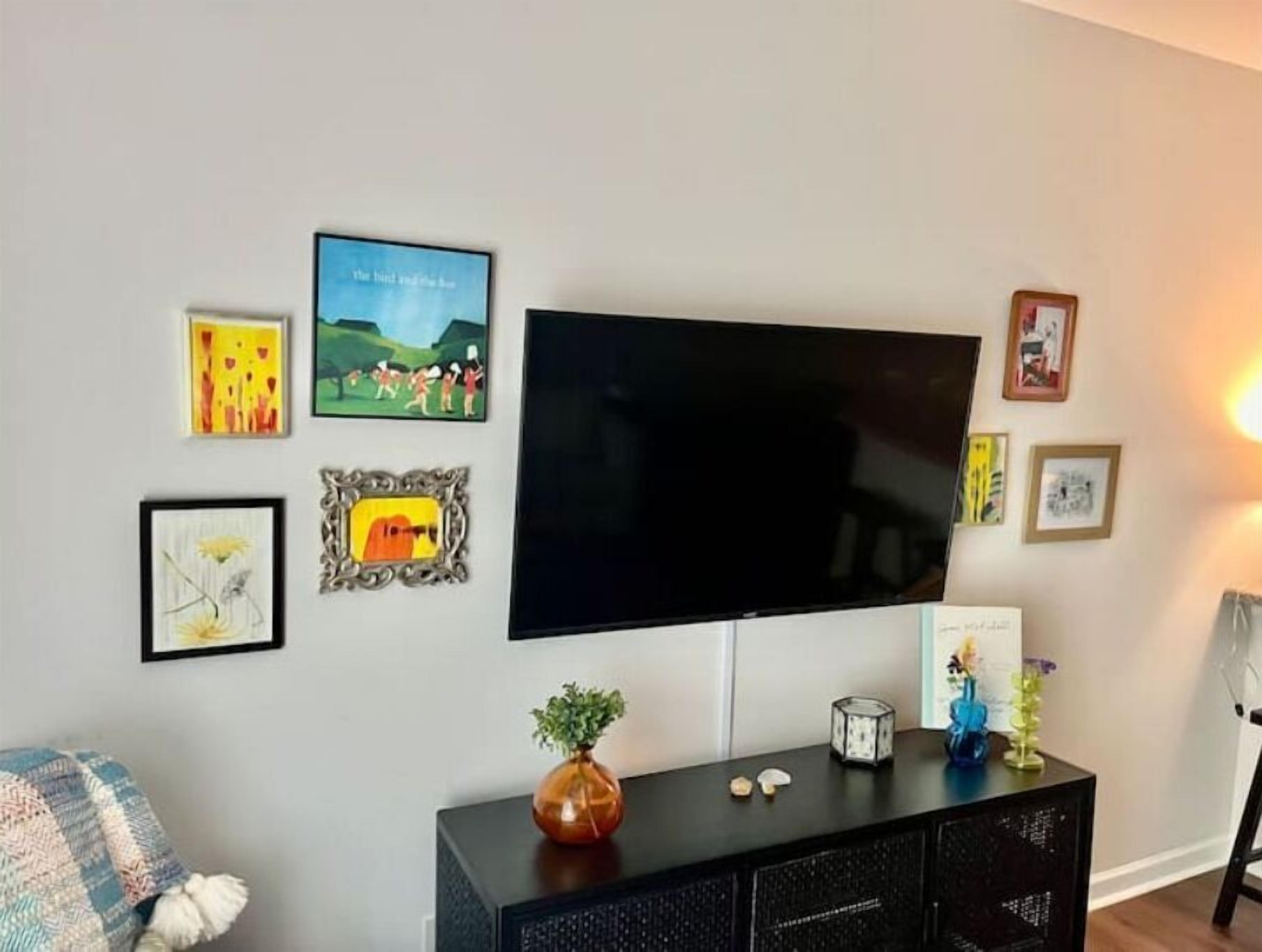 Cozy & Artsy Nashville Townhouse!