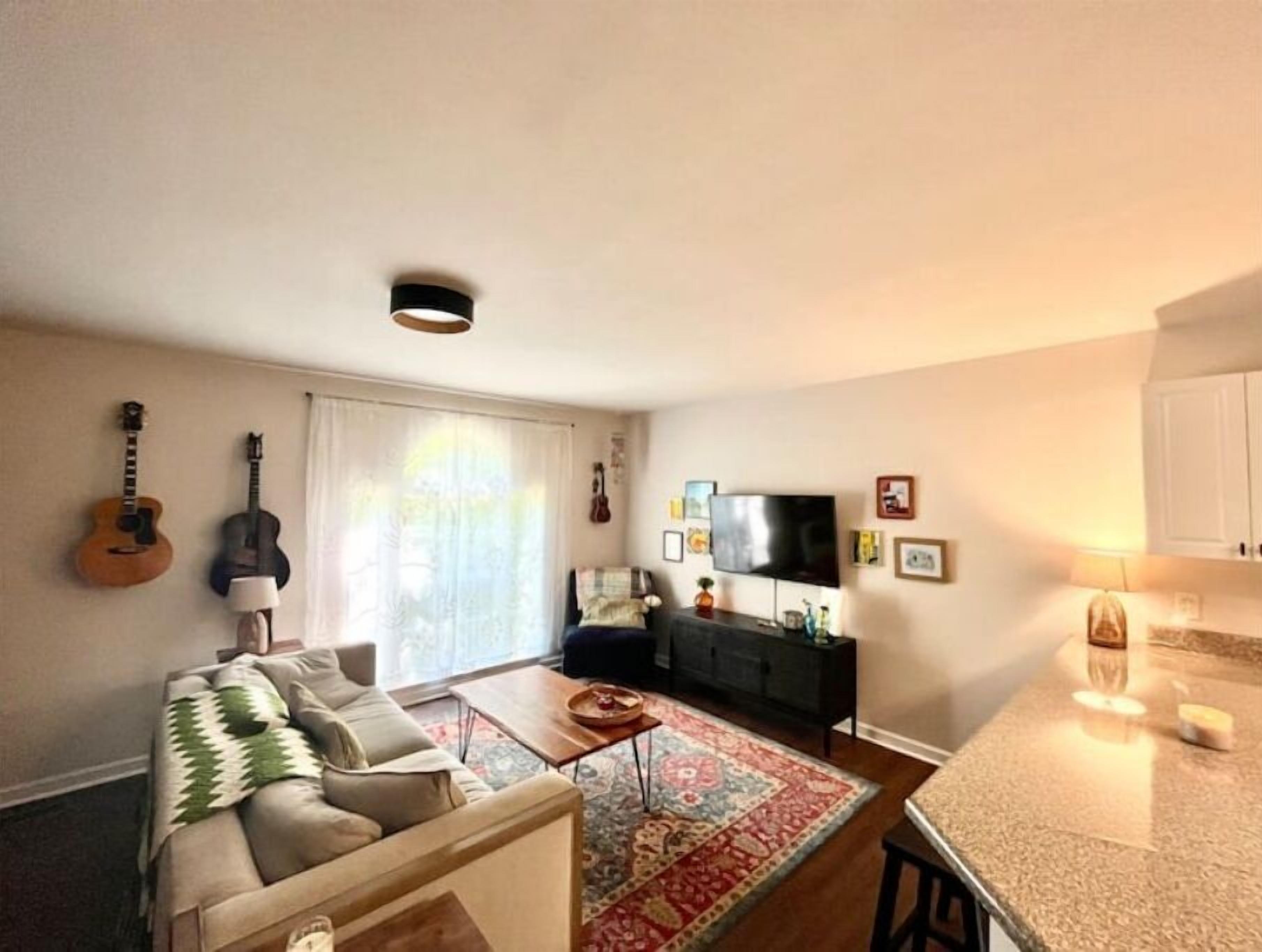 Cozy & Artsy Nashville Townhouse!