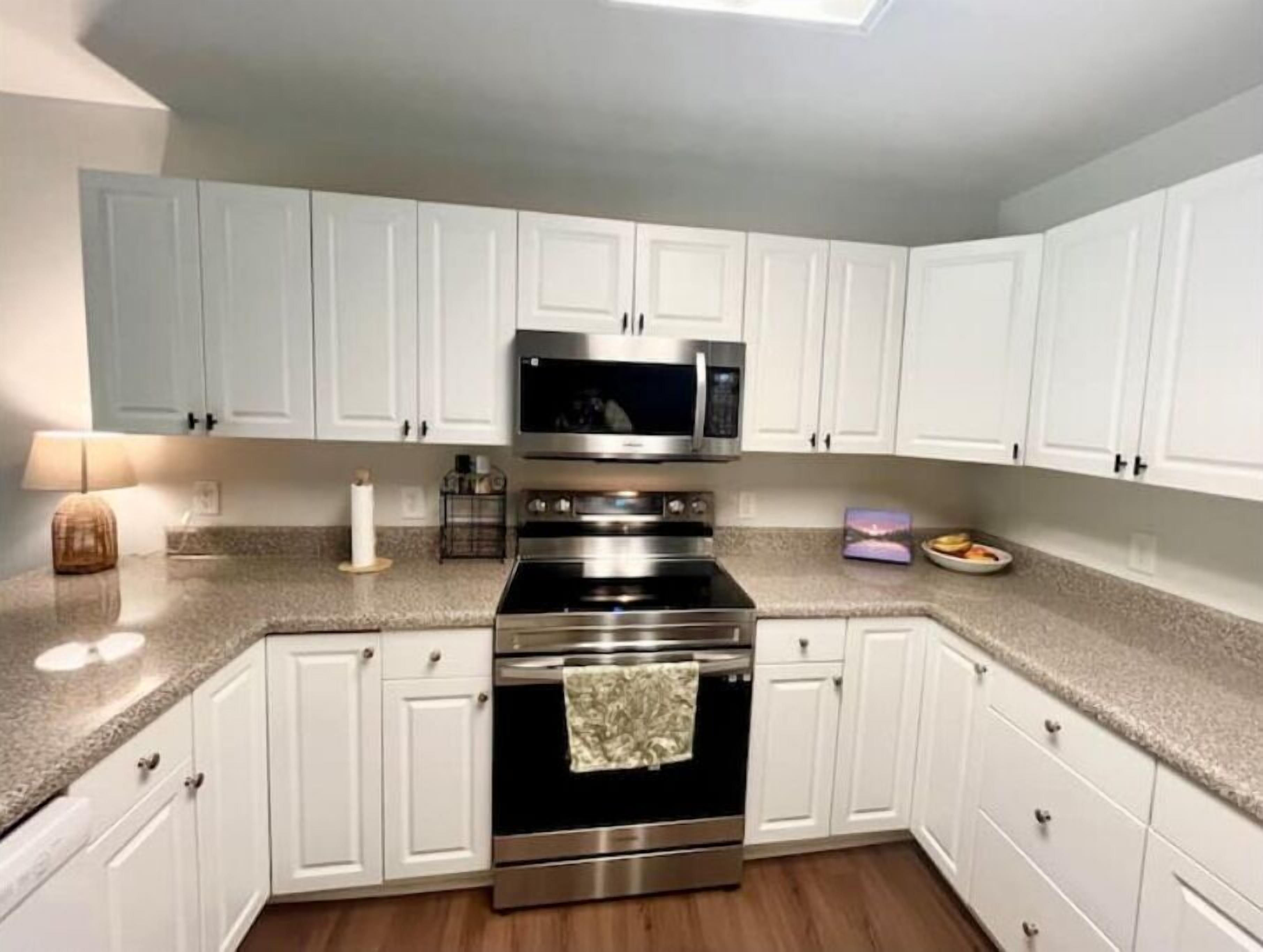 Cozy & Artsy Nashville Townhouse!