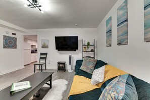 TV, fireplace