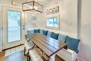 Dining - Chic Historic Myrtle Beach Cottage: Steps to Beach (Myrtle Beach)
