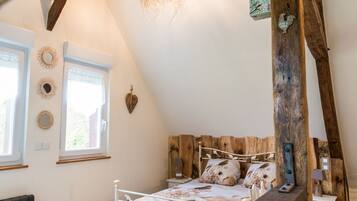 2 chambres, bureau, fer et planche à repasser, lit parapluie