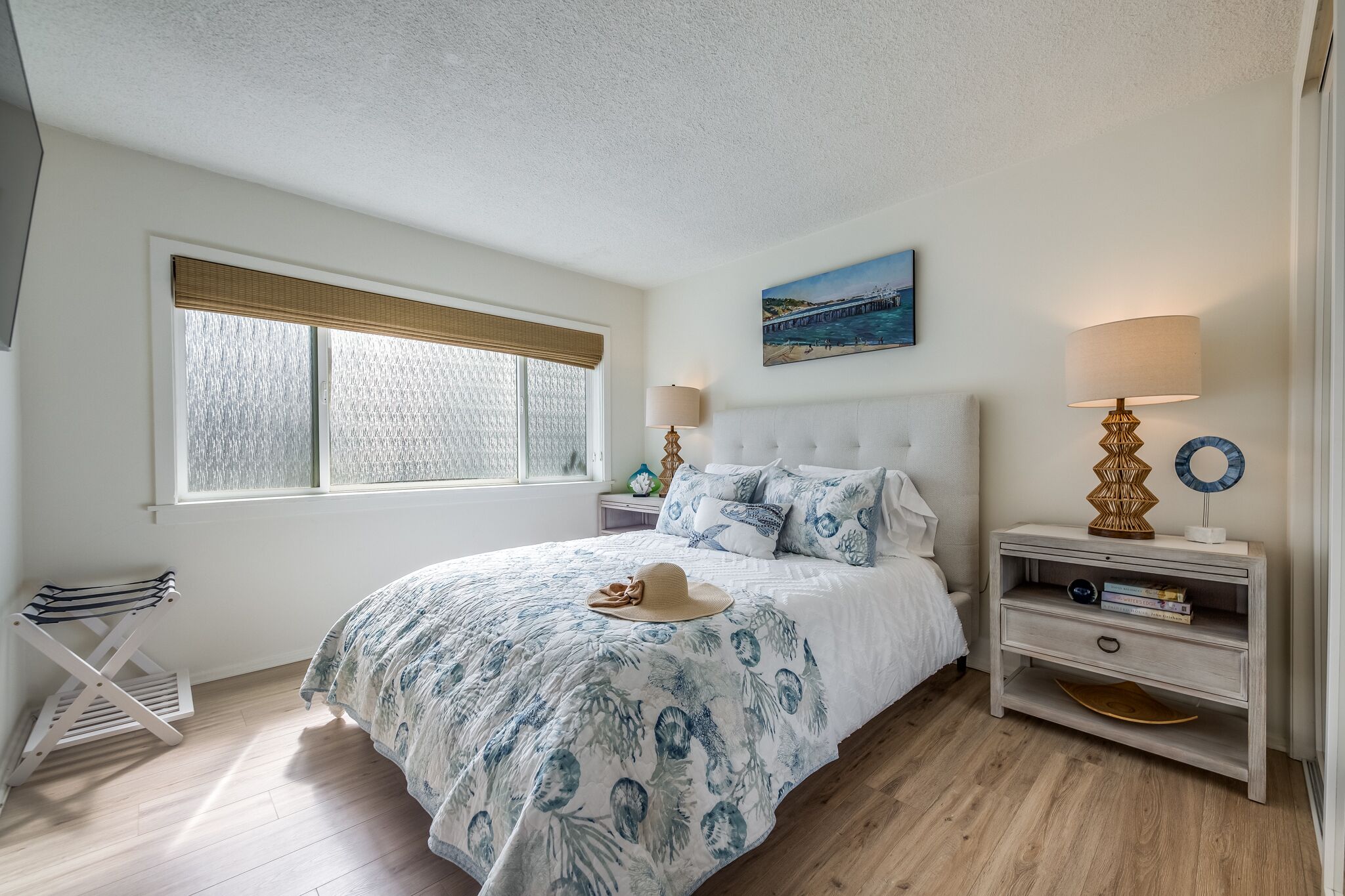 Porpoise - Beachfront Penthouse on Dry Sandy Carbon Beach