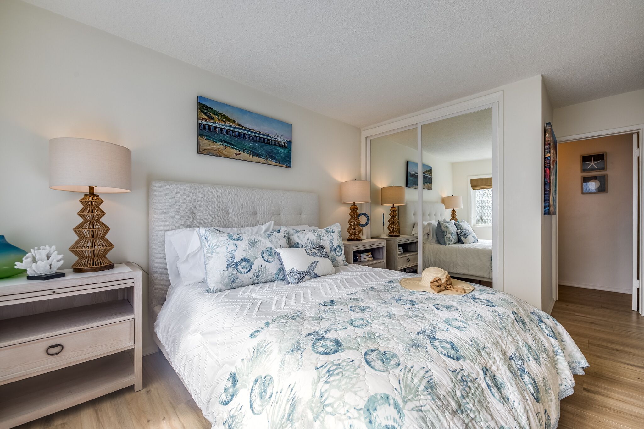 Porpoise - Beachfront Penthouse on Dry Sandy Carbon Beach